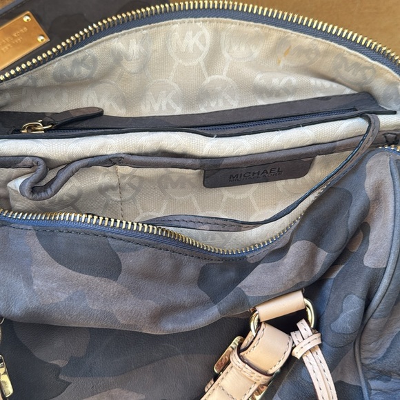 RARE Michael Kors Blue Camo Distressed Camouflage Leather Bag + FREE Makeup Bag - Picture 10 of 14